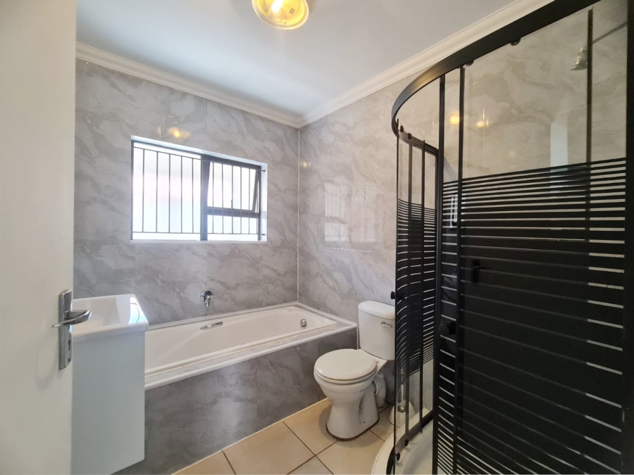 To Let 3 Bedroom Property for Rent in Melodie North West